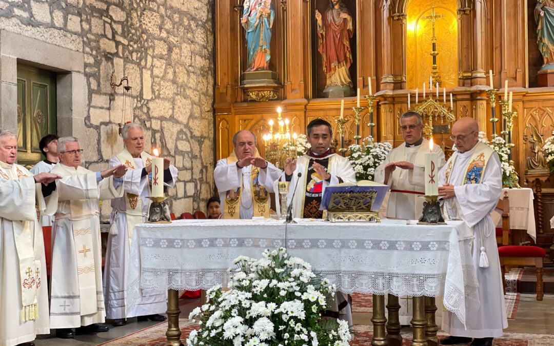 Primera Misa de Padre Wilfridus en la Iglesia de Santo Tomás Becket – Caldas de Reis